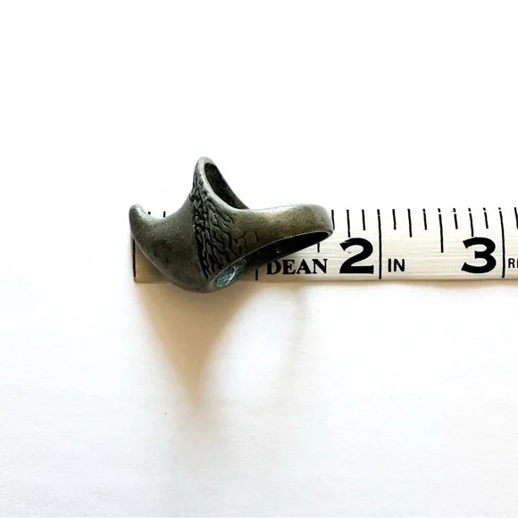 Large Unique Vintage Pewter Claw Horn Shaped Ring 11